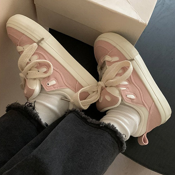 Süße rosa Turnschuhe