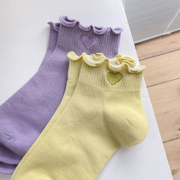 Kurze Socken mit Herzmotiv