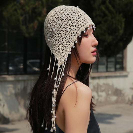 Bonnet tricoté à la main en coton avec perles et pompons OP1021