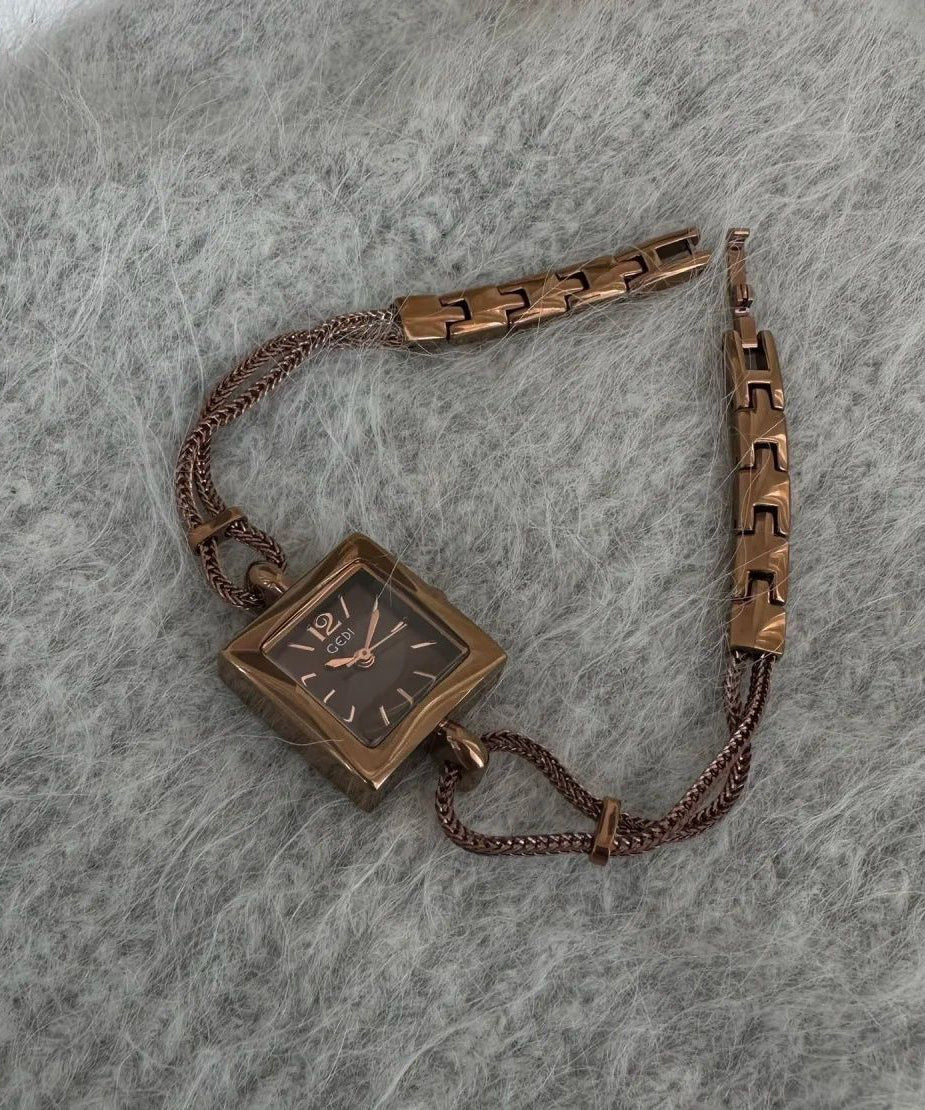 Alloy Hardlex Crystal Chain Women Square Watches Black