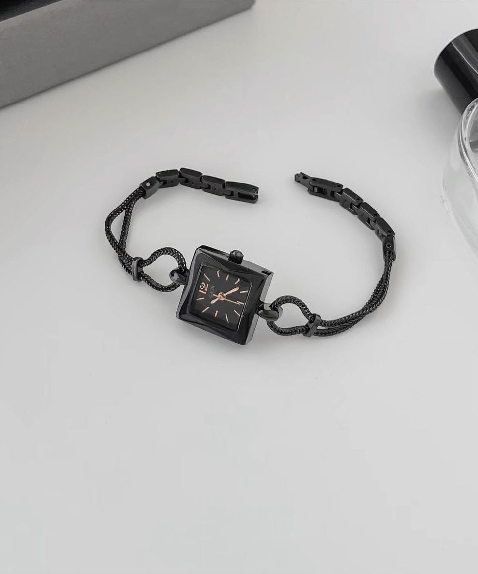 Alloy Hardlex Crystal Chain Women Square Watches Black