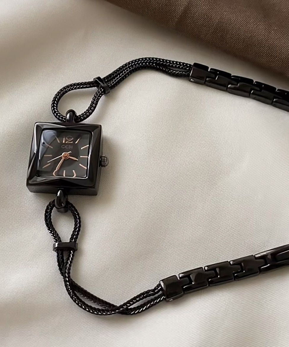 Alloy Hardlex Crystal Chain Women Square Watches Black