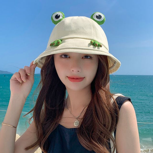 Bucket Hat Detail Frog