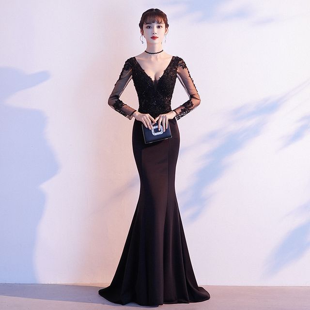 V-Neck Evening Mermaid Gown Lace Long-Sleeve