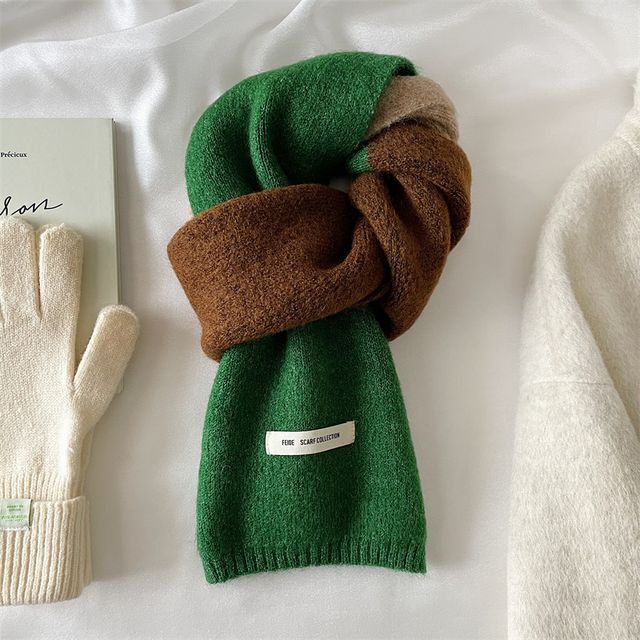 Color Knit Scarf Applique Block Lettering