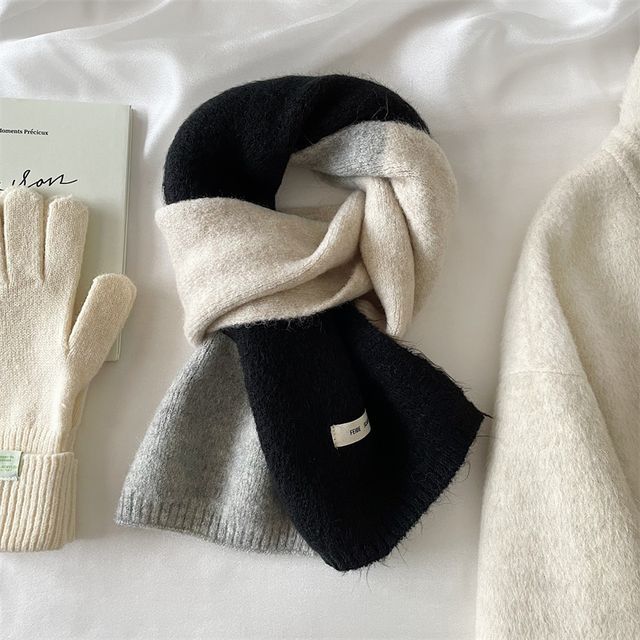 Color Knit Scarf Applique Block Lettering