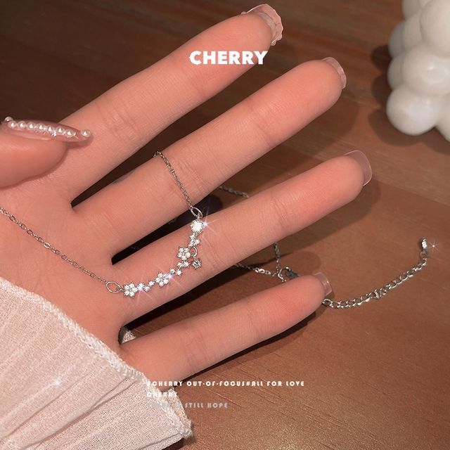 Rhinestone Pendant Necklace