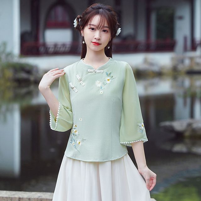 3/4-Sleeve V-Neck Floral Hanfu Top / High Waist Midi A-Line Skirt / Set