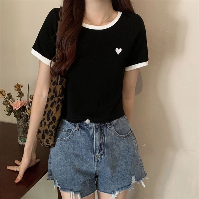 Round Short-Sleeve Trim Neck Heart Tee Contrast