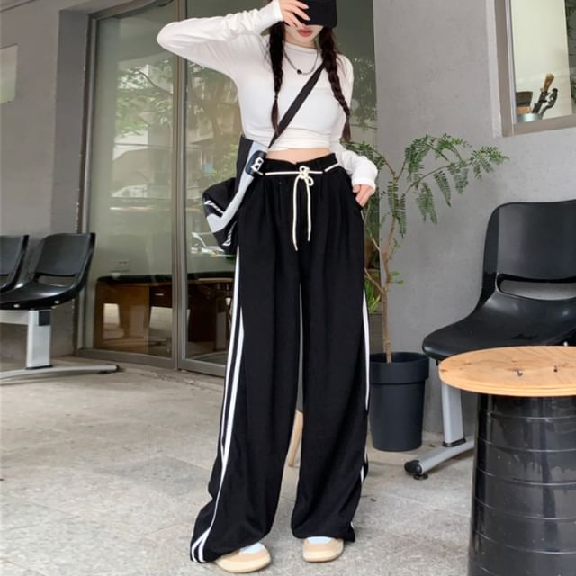 Wide Round Cutout Drawstring / Long-Sleeve Neck Plain Crop Leg Striped Sweatpants Waist Tee