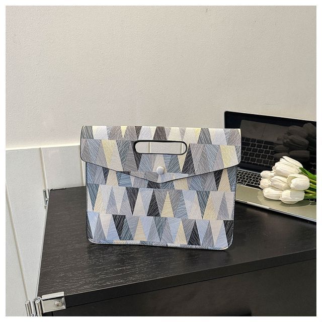 Geometric Print Envelope Clutch