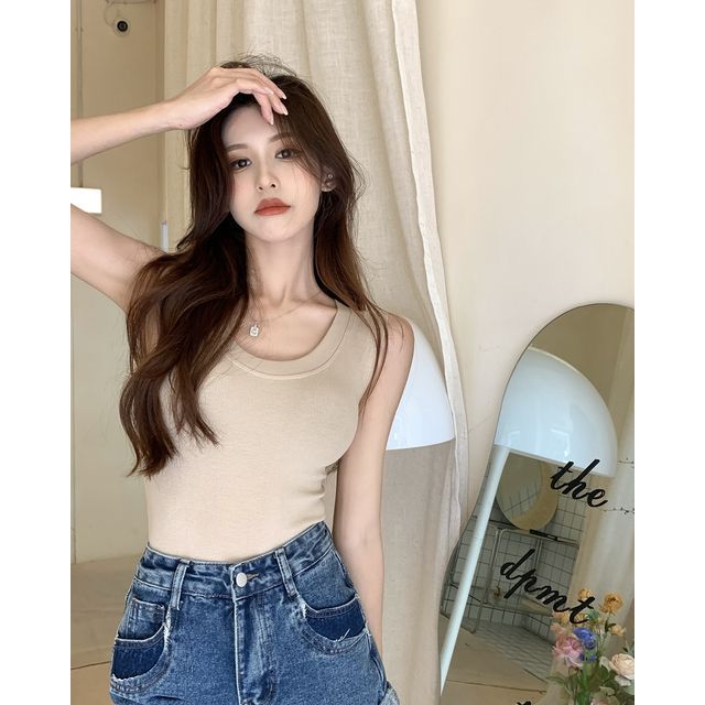 Plain Tank Neck Top Scoop