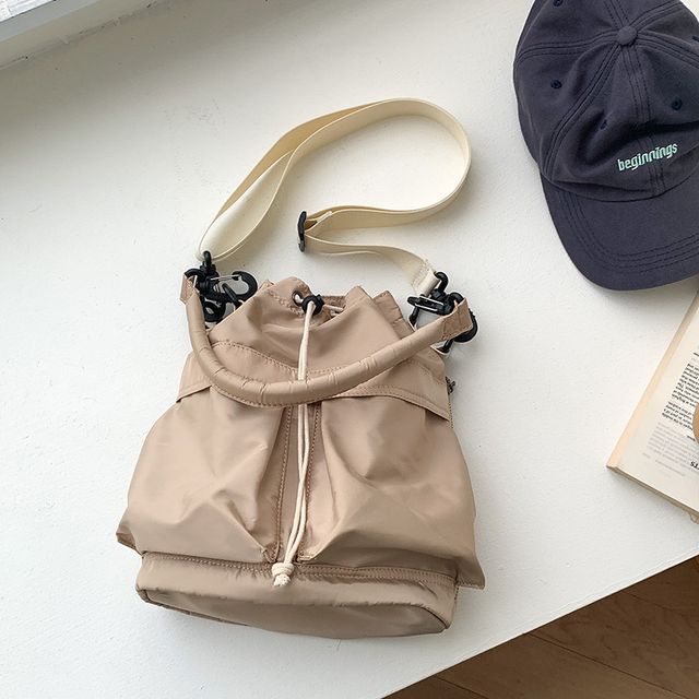 Nylon Multi-Pocket Drawstring Bucket Bag