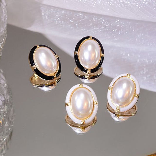 Oval Pearl Earring