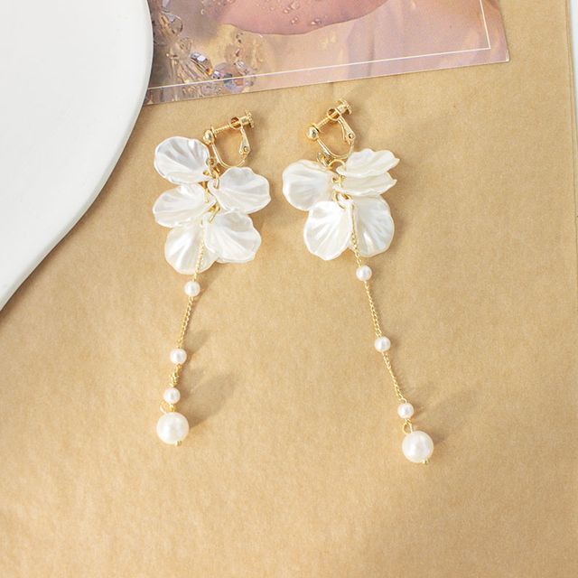 Earring Petal / Faux On Clip Drop Pearl