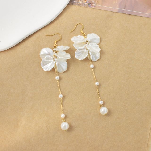 Earring Petal / Faux On Clip Drop Pearl