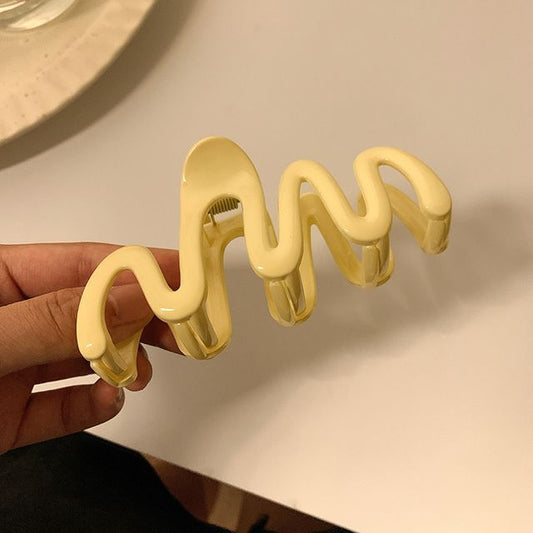 Wavy Claw Hair