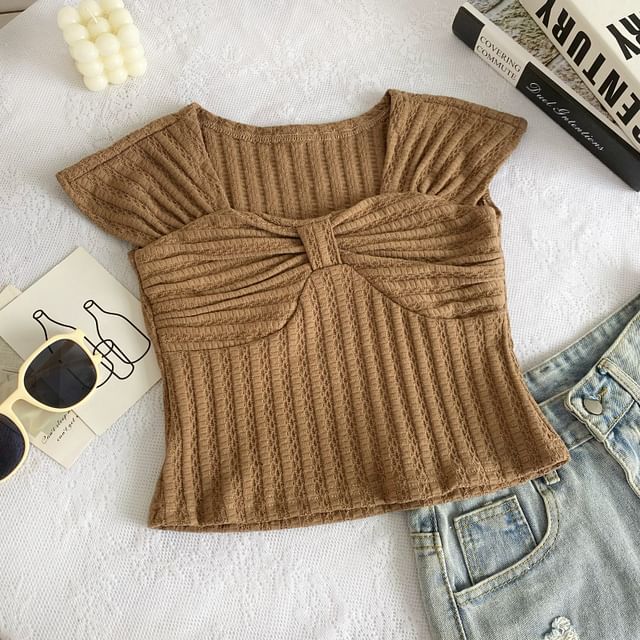 T-Shirt mit Flügelärmeln, eckigem Ausschnitt und Schleife