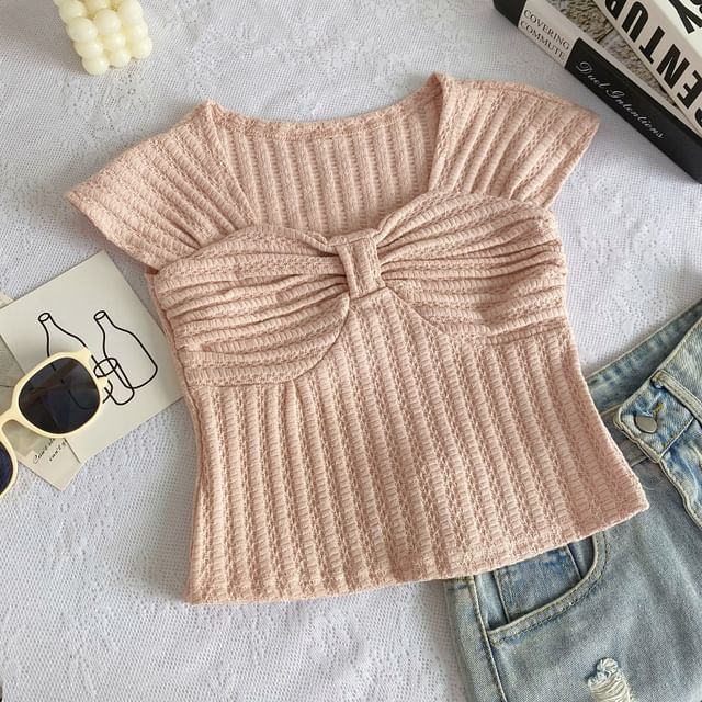 T-Shirt mit Flügelärmeln, eckigem Ausschnitt und Schleife