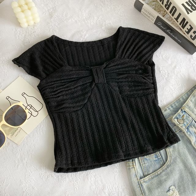 T-Shirt mit Flügelärmeln, eckigem Ausschnitt und Schleife