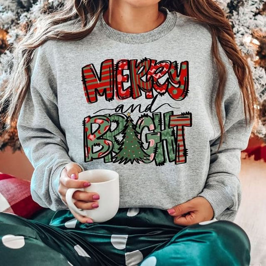 Langärmliger Rundhalspullover mit Weihnachtsbaum-Print