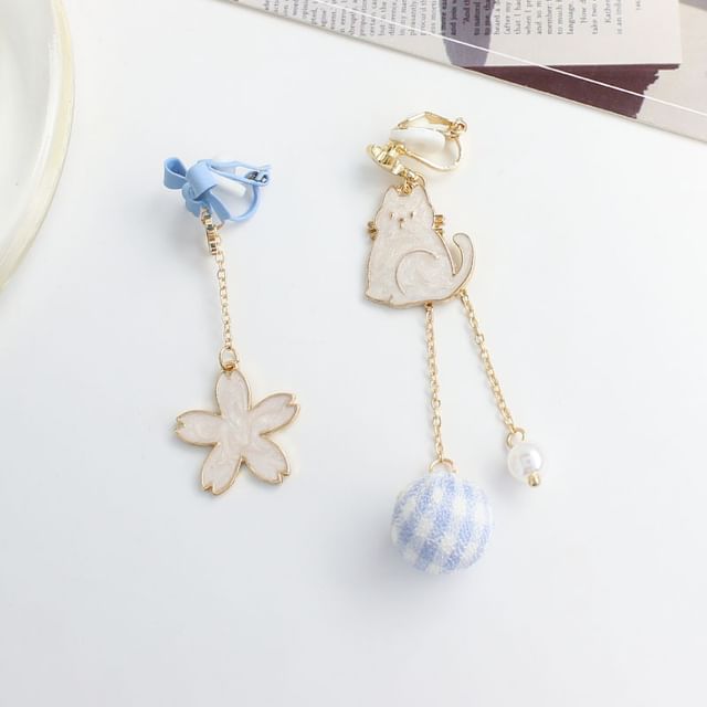 Asymmetrical Floral Dangle Alloy Earring Cat