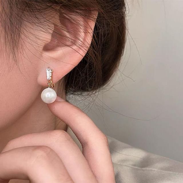 / Drop Clip-On Pearl Earring Faux