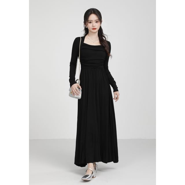 Long-Sleeve Queen Anne Neckline Plain Maxi A-Line Dress