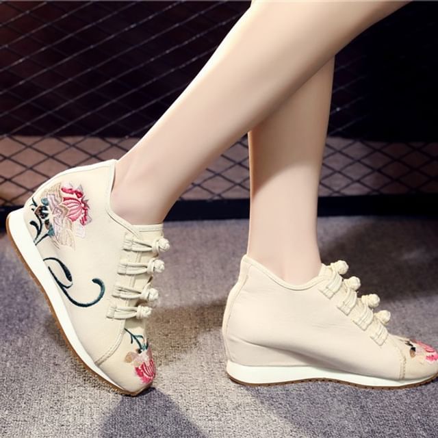 Sneakers Wedge Flower Hidden Embroidered