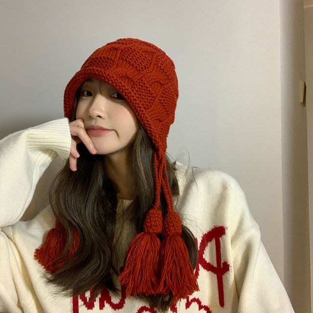 Tasseled Bonnet Hat Knit