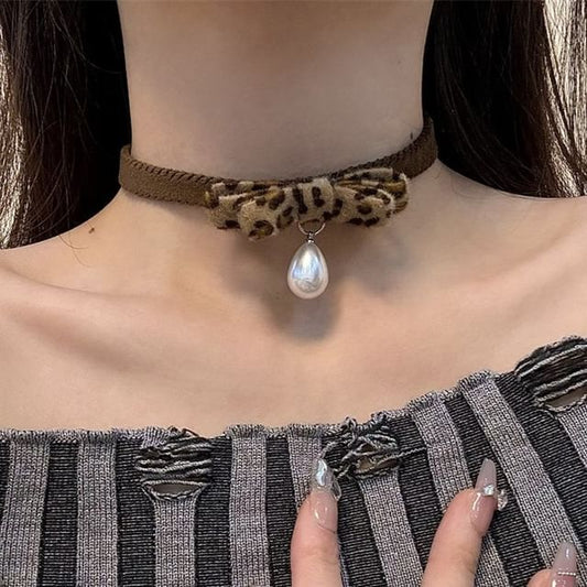 Droplet Bow Choker Print Leopard Pearl Faux Pendant