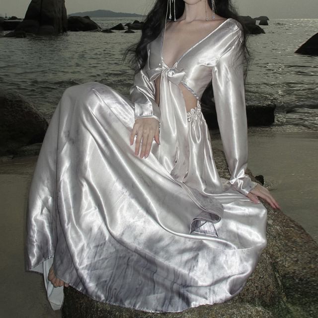 Cutout Long-Sleeve A-Line Dress Maxi V-Neck