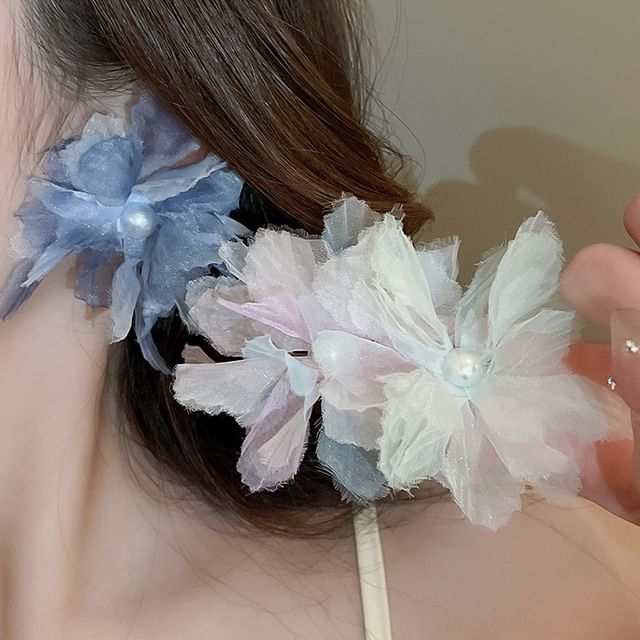 Floral Pearl Faux Mesh Stud Ear