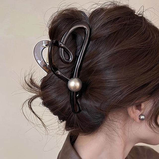 Faux Hair Claw Pearl Heart