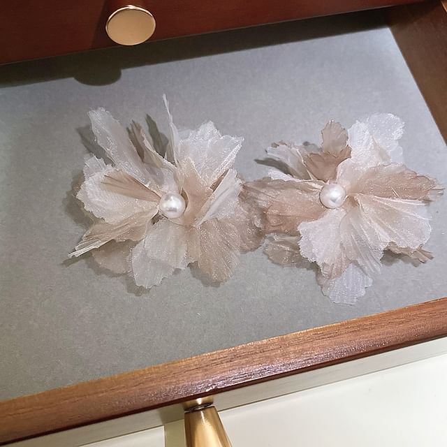 Floral Pearl Faux Mesh Stud Ear