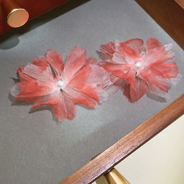 Floral Pearl Faux Mesh Stud Ear