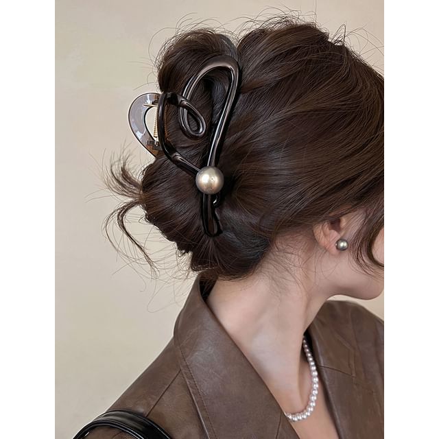 Faux Hair Claw Pearl Heart