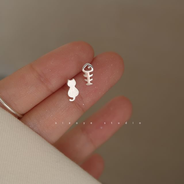 Ear Stud Asymmetrical