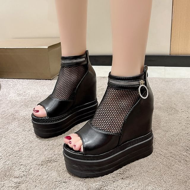 Hidden Sandals Wedge Platform Mesh