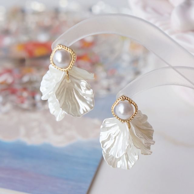 Alloy Chandelier Petal Earring Faux Pearl