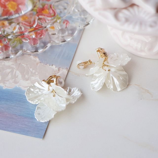 Alloy Chandelier Petal Earring Faux Pearl