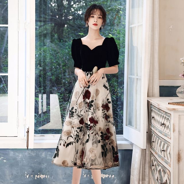 Short-Sleeve Sweetheart Neckline Floral Embroidered Panel A-Line Evening Gown / Cocktail Dress