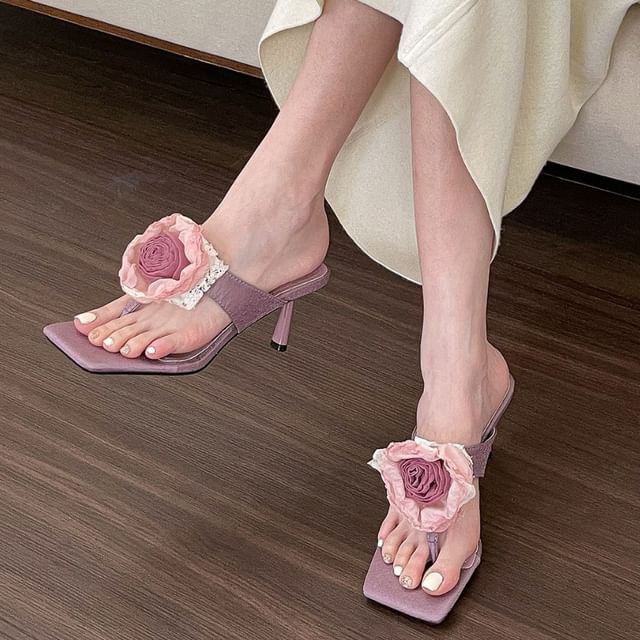 Flops Low Heel Accent Flip Flower