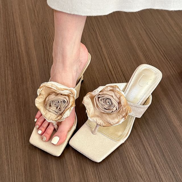 Flops Low Heel Accent Flip Flower