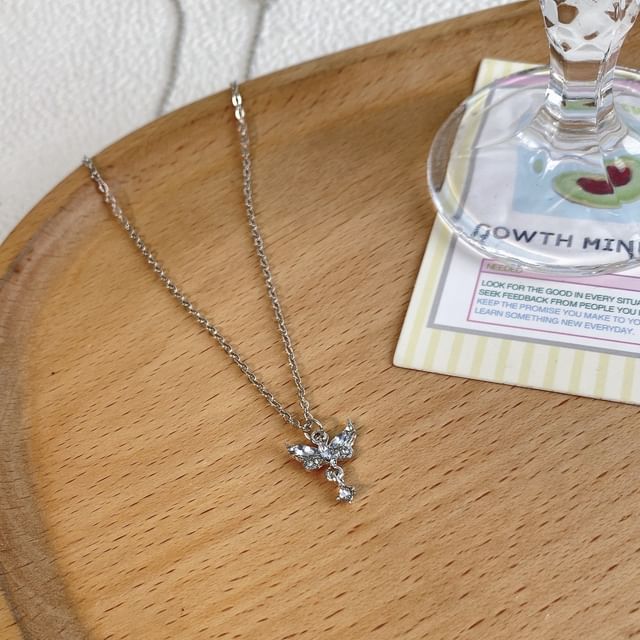 Collier avec pendentif en strass en forme d'aile