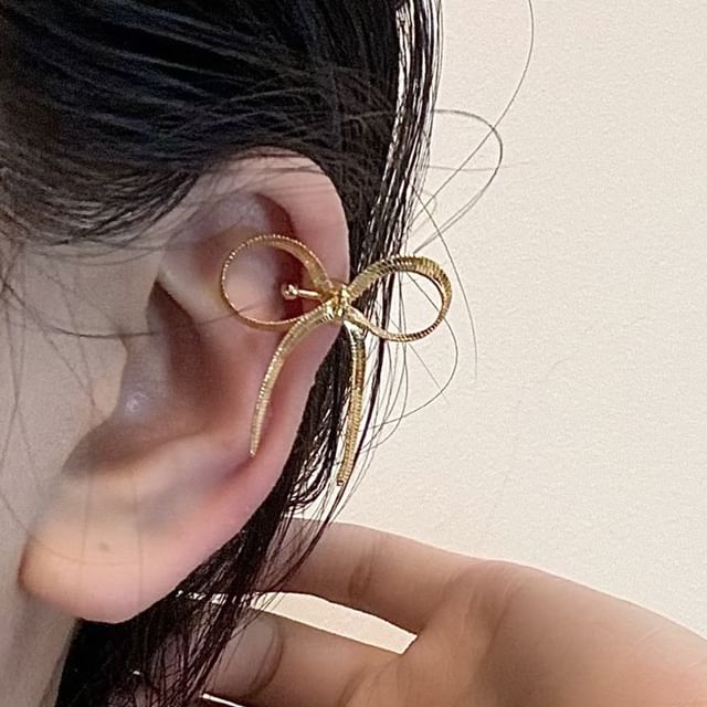 Snake Bow Chain Ear Cuff