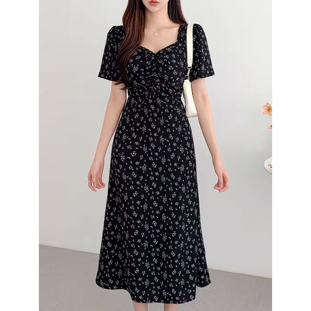 Short-Sleeve V-Neck Floral Maxi A-Line Dress