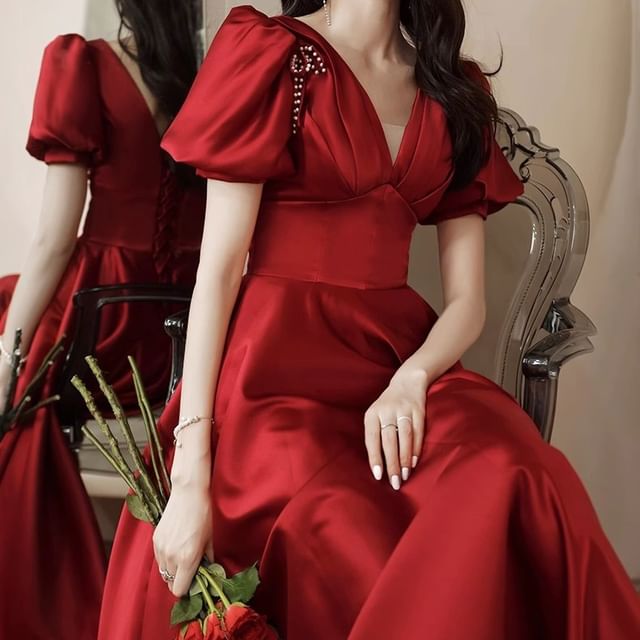 Short-Sleeve V-Neck Beaded Ribbon A-Line Evening Gown / Dress