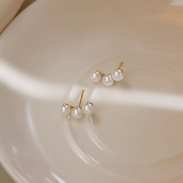 Faux Pearl Stud Earring