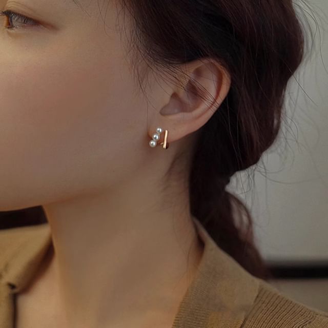 Faux Earring Pearl Stud